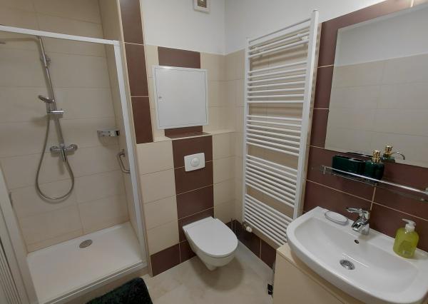 Areté real-prenájom slnečného 2 iz. bytu s balkónom, komorou, parkovacím státím, Slovenský Grob