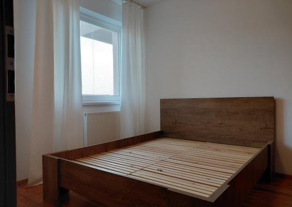 Areté real-prenájom slnečného 2 iz. bytu s balkónom, komorou, parkovacím státím, Slovenský Grob