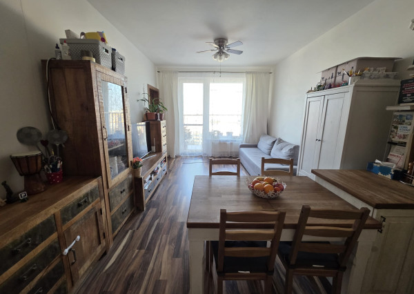 Areté real- Predaj výborne riešeného 2-izbového bytu s balkónom s pekným výhľadom v dobrej lokalite, ul. Jégého, Bratislava