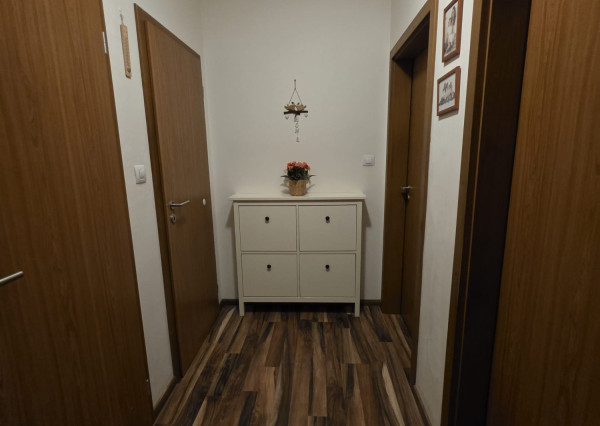 Areté real- Predaj výborne riešeného 2-izbového bytu s balkónom s pekným výhľadom v dobrej lokalite, ul. Jégého, Bratislava