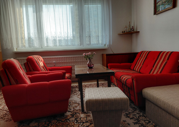 Areté real-prenájom slnečného 1izb. bytu s loggiou, pivnicou v Pezinku na sídlisku Sever