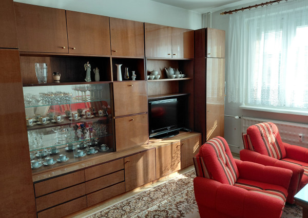 Areté real-prenájom slnečného 1izb. bytu s loggiou, pivnicou v Pezinku na sídlisku Sever