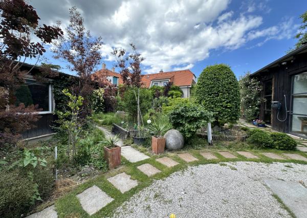 ARETÉ REAL - BÝVANIE S PODNIKANÍM V CENTRE PEZINKA, JESENSKÉHO A HOLUBYHO