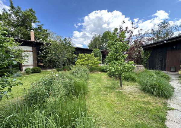 ARETÉ REAL - BÝVANIE S PODNIKANÍM V CENTRE PEZINKA, JESENSKÉHO A HOLUBYHO