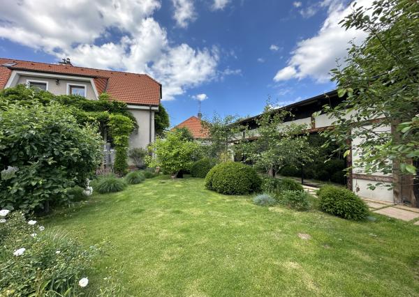 ARETÉ REAL - BÝVANIE S PODNIKANÍM V CENTRE PEZINKA, JESENSKÉHO A HOLUBYHO