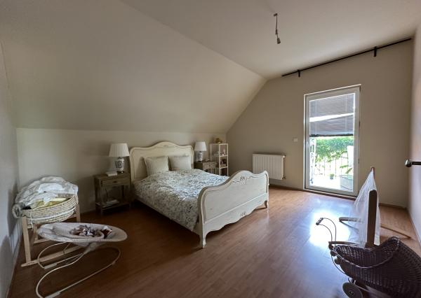 ARETÉ REAL - BÝVANIE S PODNIKANÍM V CENTRE PEZINKA, JESENSKÉHO A HOLUBYHO