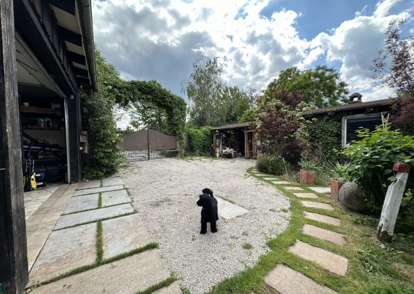 ARETÉ REAL - BÝVANIE S PODNIKANÍM V CENTRE PEZINKA, JESENSKÉHO A HOLUBYHO