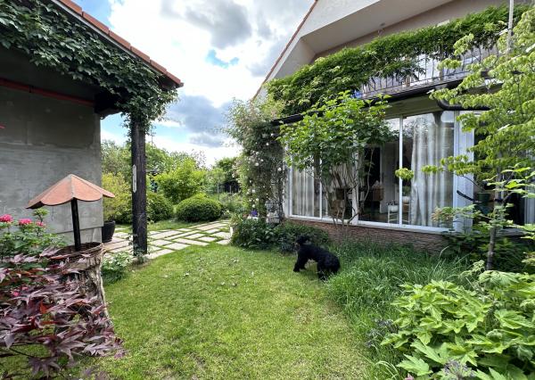 ARETÉ REAL - BÝVANIE S PODNIKANÍM V CENTRE PEZINKA, JESENSKÉHO A HOLUBYHO