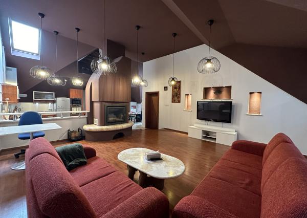 ARETÉ REAL - BÝVANIE S PODNIKANÍM V CENTRE PEZINKA, JESENSKÉHO A HOLUBYHO