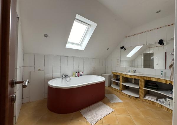 ARETÉ REAL - BÝVANIE S PODNIKANÍM V CENTRE PEZINKA, JESENSKÉHO A HOLUBYHO