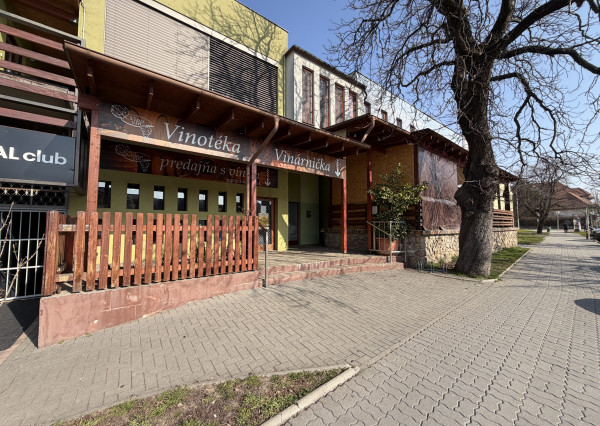 ARETÉ REAL - PRENÁJOM 73m2 KOMERČNÉHO PRIESTORU S TERASOU NA TOP MIESTE, PEZINOK, JESENSKÉHO