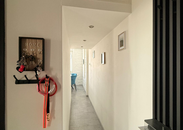 Areté Real - Areté Real - Predaj útulného, svetlého a kompletne zrekonštruovaného 3-izbového bytu s balkónom, loggiou s krásnym výhľadom na Malé Karpaty a okolie.