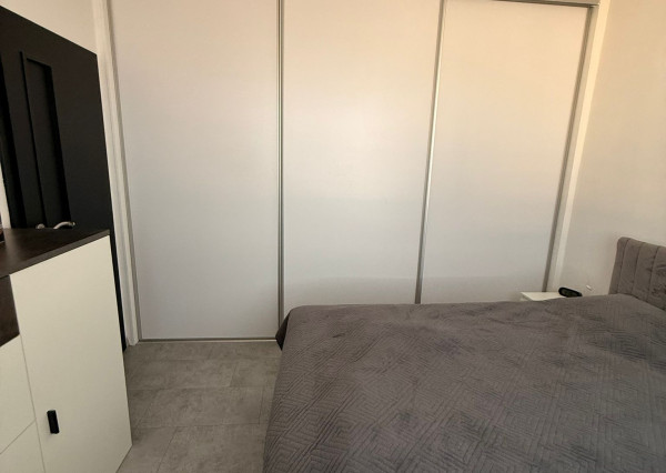 Areté Real - Areté Real - Predaj útulného, svetlého a kompletne zrekonštruovaného 3-izbového bytu s balkónom, loggiou s krásnym výhľadom na Malé Karpaty a okolie.