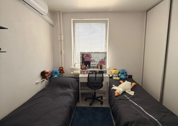 Areté Real - Areté Real - Predaj útulného, svetlého a kompletne zrekonštruovaného 3-izbového bytu s balkónom, loggiou s krásnym výhľadom na Malé Karpaty a okolie.