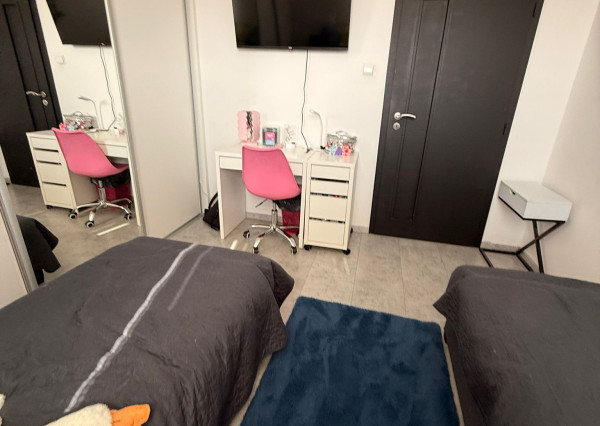 Areté Real - Areté Real - Predaj útulného, svetlého a kompletne zrekonštruovaného 3-izbového bytu s balkónom, loggiou s krásnym výhľadom na Malé Karpaty a okolie.