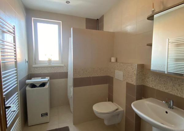 ARETÉ REAL – PRENÁJOM  ZARIADENÉHO 1-IZBOVÉHO BYTU S PARKOVANÍM, PEZINOK, MYSLENICKÁ