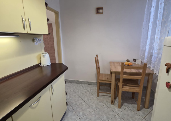 Areté real - Prenájom útulného 1- izbového tehlového bytu vo výbornej lokalite v širšom centre Pezinka, ul. Za hradbami