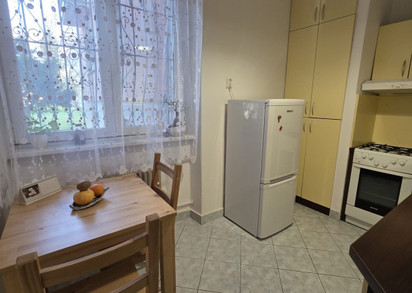 Areté real - Prenájom útulného 1- izbového tehlového bytu vo výbornej lokalite v širšom centre Pezinka, ul. Za hradbami