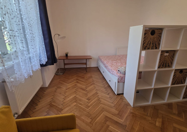 Areté real - Prenájom útulného 1- izbového tehlového bytu vo výbornej lokalite v širšom centre Pezinka, ul. Za hradbami