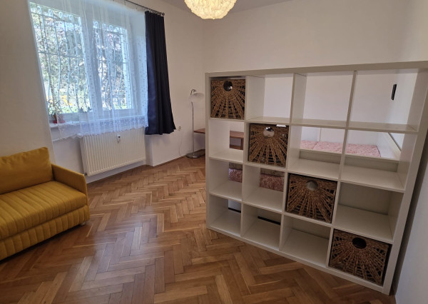 Areté real - Prenájom útulného 1- izbového tehlového bytu vo výbornej lokalite v širšom centre Pezinka, ul. Za hradbami