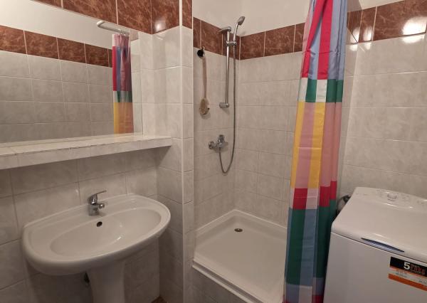 Areté real- Predaj priestranného 2-izbového bytu v dobrej lokalite, ul. Muškátová, Pezinok