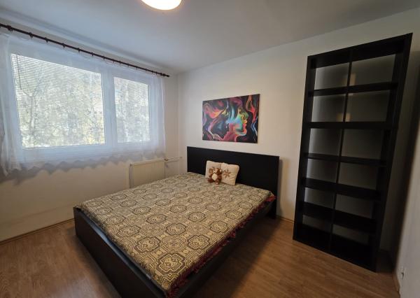 Areté real- Predaj priestranného 2-izbového bytu v dobrej lokalite, ul. Muškátová, Pezinok