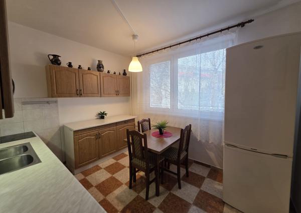 Areté real- Predaj priestranného 2-izbového bytu v dobrej lokalite, ul. Muškátová, Pezinok