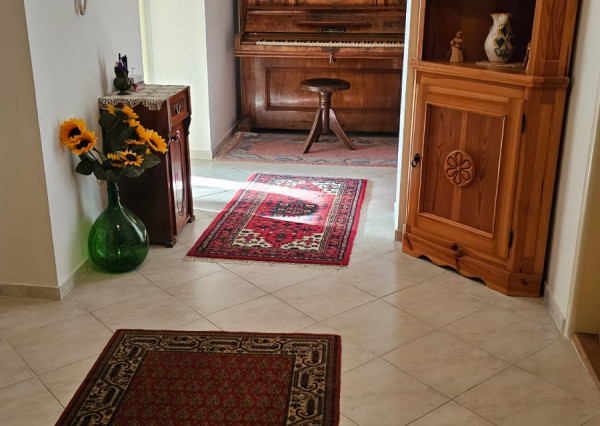 Areté real- Predaj výborne dispozične riešeného 4-izbového bytu s garážou v dobrej lokalite, ul. Silvánova, Pezinok