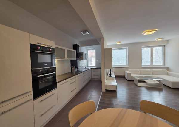 Areté real - Prenájom veľmi pekného 2-izbového bytu s parkovacím miestom v centre Pezinka, ul. Šancová