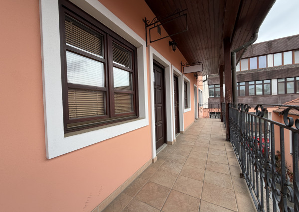 ARETÉ REAL - PRENÁJOM 12m2 KOMERČNÉHO PRIESTORU V CENTRE PEZINKA, M.R. ŠTEFÁNIKA