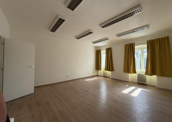 ARETÉ REAL – PRENÁJOM PRIESTRANNÉHO 3-IZBOVÉHO BYTU S PARKOVANÍM, SENEC, NÁM. 1. MÁJA