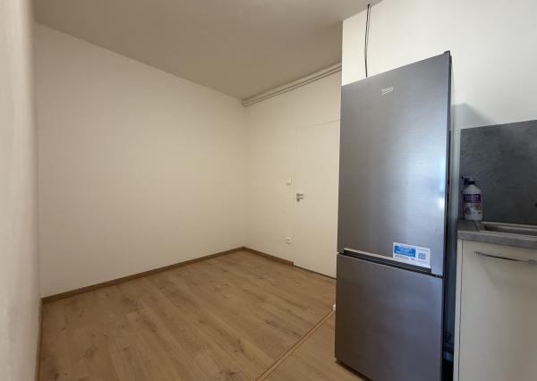 ARETÉ REAL – PRENÁJOM PRIESTRANNÉHO 3-IZBOVÉHO BYTU S PARKOVANÍM, SENEC, NÁM. 1. MÁJA