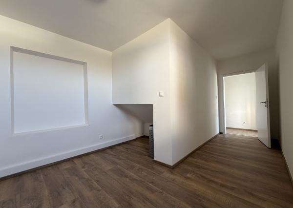 ARETÉ REAL – PRENÁJOM PRIESTRANNÉHO 3-IZBOVÉHO BYTU S PARKOVANÍM, SENEC, NÁM. 1. MÁJA