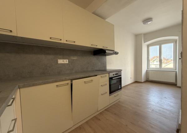 ARETÉ REAL – PRENÁJOM PRIESTRANNÉHO 3-IZBOVÉHO BYTU S PARKOVANÍM, SENEC, NÁM. 1. MÁJA