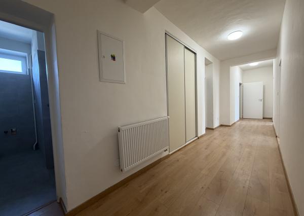 ARETÉ REAL – PRENÁJOM PRIESTRANNÉHO 3-IZBOVÉHO BYTU S PARKOVANÍM, SENEC, NÁM. 1. MÁJA