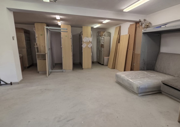 Areté real - Prenájom priestoru pre služby, príp. kancelárskeho, skladového priestoru v centre Pezinka, Hrnčiarska ul.