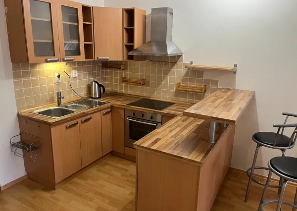 Areté real - Prenájom garsónky s veľkorysou výmerou a preskleným balkónom v novostavbe na Pezinskej ulici v Senci s rýchlym napojením na BA