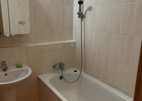 Areté real - Prenájom garsónky s veľkorysou výmerou a preskleným balkónom v novostavbe na Pezinskej ulici v Senci s rýchlym napojením na BA