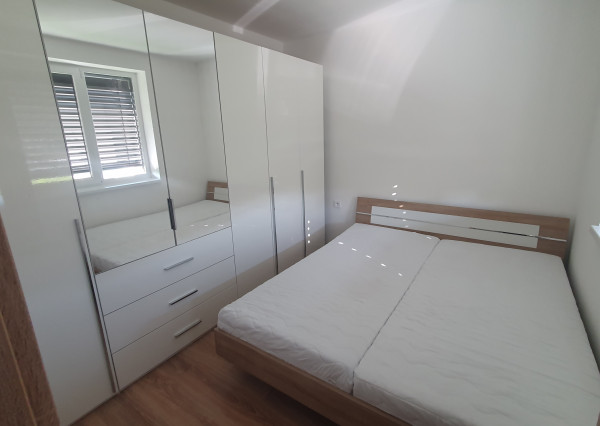 Areté real- Prenájom 2i bytu s predzáhradkou a parkovaním