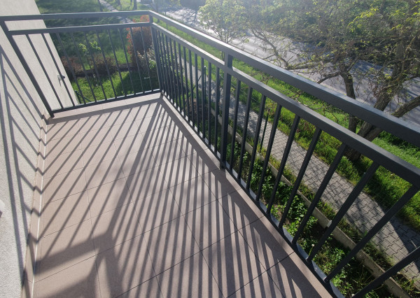 Areté real- Prenájom 2i bytu s predzáhradkou a parkovaním