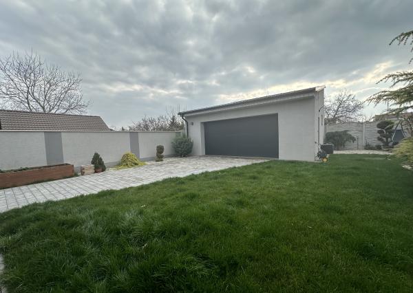 ARETÉ REAL - PRENÁJOM PRIESTRANNÉHO RODINNÉHO DOMU S DVOJGARÁŽOU, KAPLNA