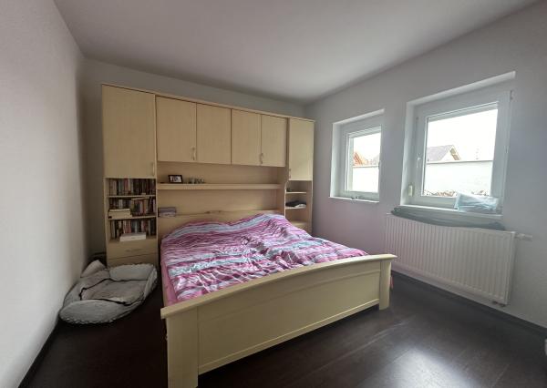 ARETÉ REAL - PRENÁJOM PRIESTRANNÉHO RODINNÉHO DOMU S DVOJGARÁŽOU, KAPLNA