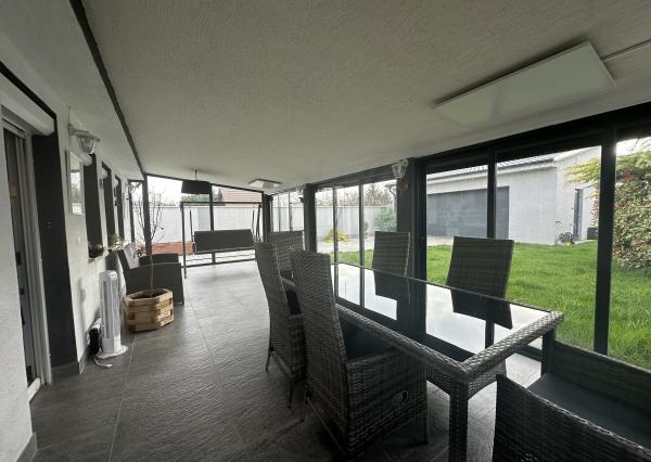 ARETÉ REAL - PRENÁJOM PRIESTRANNÉHO RODINNÉHO DOMU S DVOJGARÁŽOU, KAPLNA