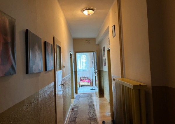 ARETÉ REAL- Ponúkame na predaj rodinný dom v tichej časti v meste MODRA, na slnečnom pozemku s veľkorysou výmerou 1790m2