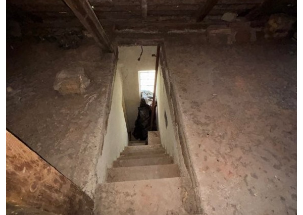 ARETÉ REAL- Ponúkame na predaj rodinný dom v tichej časti v meste MODRA, na slnečnom pozemku s veľkorysou výmerou 1790m2