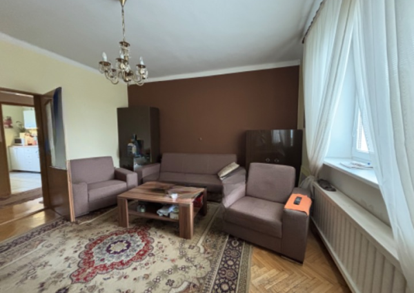 ARETÉ REAL- Ponúkame na predaj rodinný dom v tichej časti v meste MODRA, na slnečnom pozemku s veľkorysou výmerou 1790m2