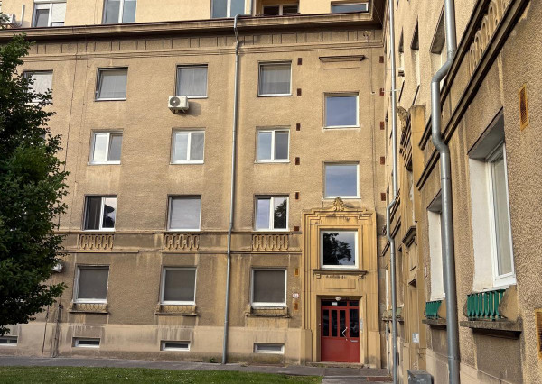 Priestranný 2-izbový byt, loggia, Nivy, 54 m2, vlastný kotol