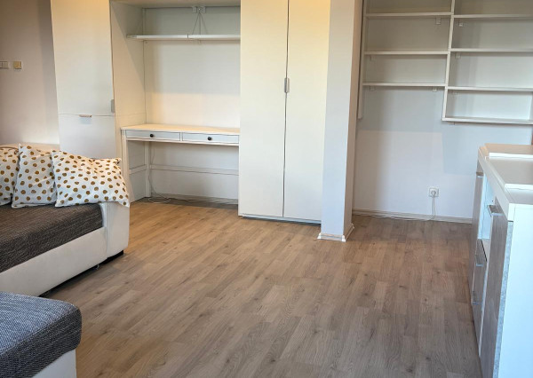 Priestranný 2-izbový byt, loggia, Nivy, 54 m2, vlastný kotol