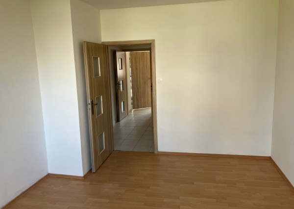 ARETÉ REAL - PONÚKAME NA PREDAJ  1-IZBOVÝ BYT  v STUPAVE, KÚPOU VOĽNÝ