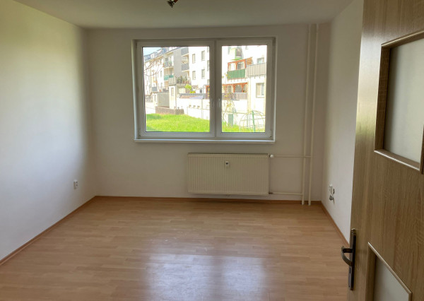 ARETÉ REAL - PONÚKAME NA PREDAJ  1-IZBOVÝ BYT  v STUPAVE, KÚPOU VOĽNÝ